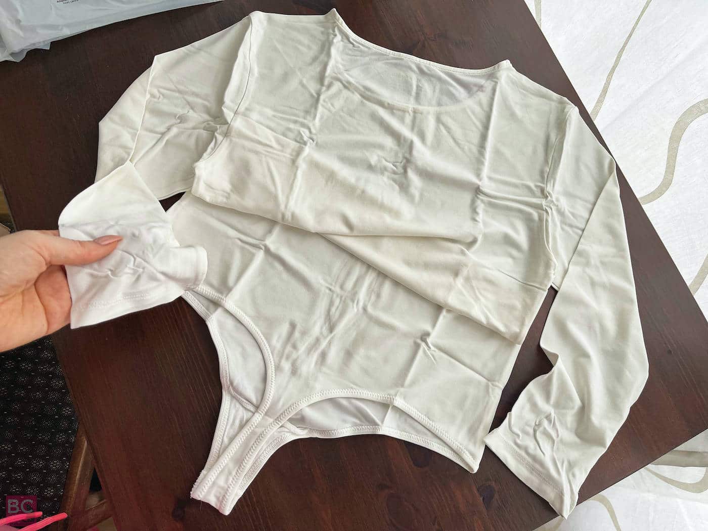 The ALENA Bodysuit Les Lunes ERFAHRUNGEN Details Ärmel vorne Ansicht