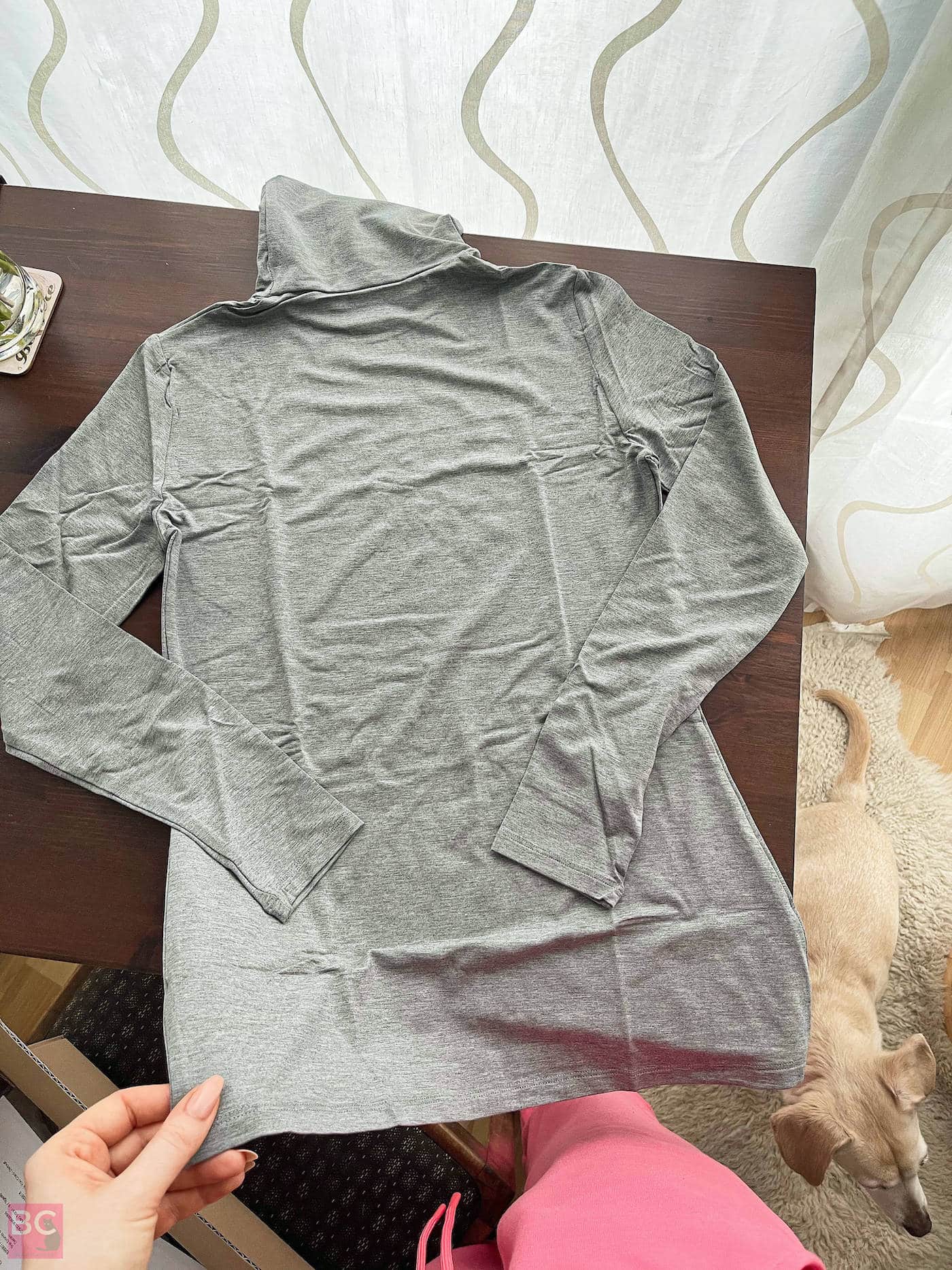 The Mia Shirt Les Lunes Erfahrungen vorne Frontansicht frisch ausgepackt The Mia Shirt Les Lunes Erfahrungen vorne Frontansicht frisch ausgepackt