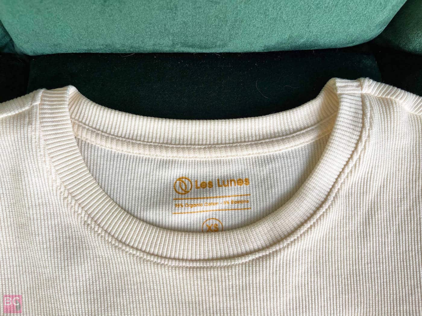 Rundhalsausschnitt vom The April Top von Les Lunes (Farbe Oatmilk Größe XS) Rundhalsausschnitt The April Top Shirt Les Lunes Erfahrungen Farbe Oatmilk Größe XS