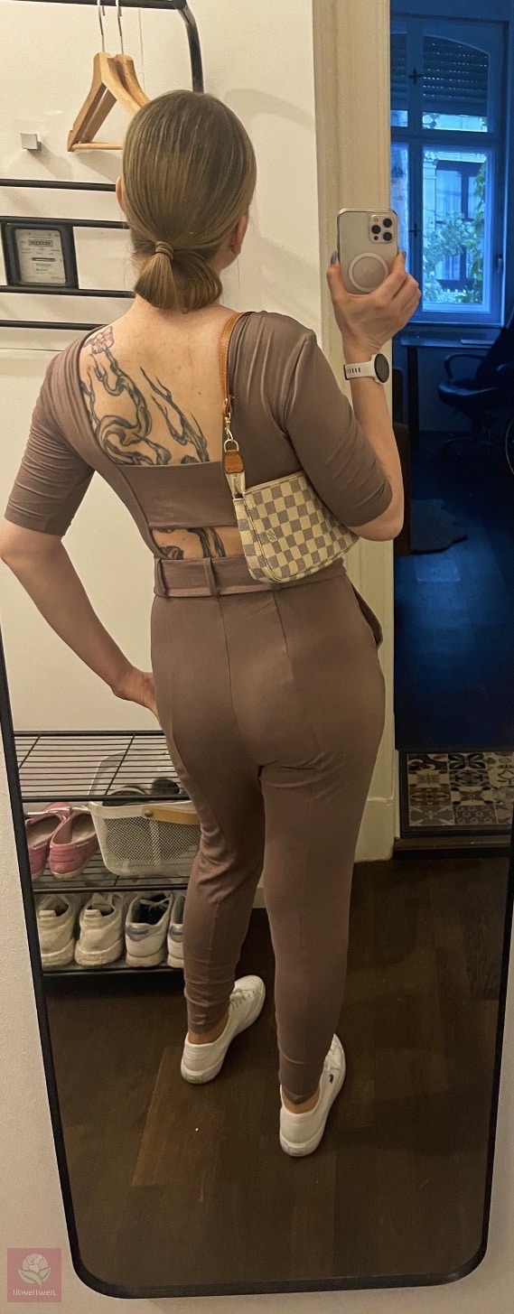LAYLA JUMPSUIT Les Lunes Erfahrungen Passform Größe hinten LAYLA JUMPSUIT Les Lunes Erfahrungen Passform Größe hinten