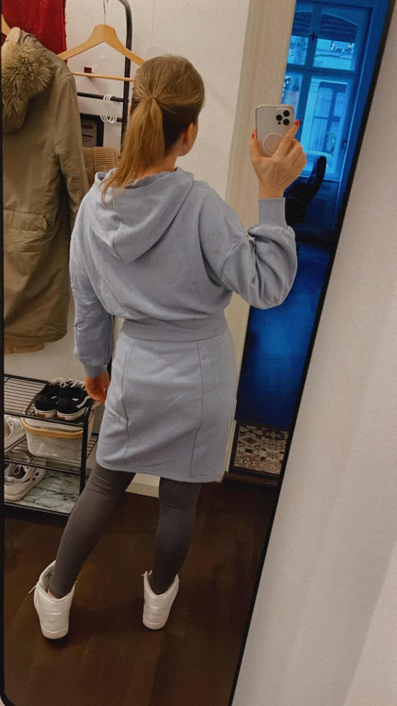 The Charlie Dress hinten Les Lunes Erfahrungen Hoogy Jogger Kleid