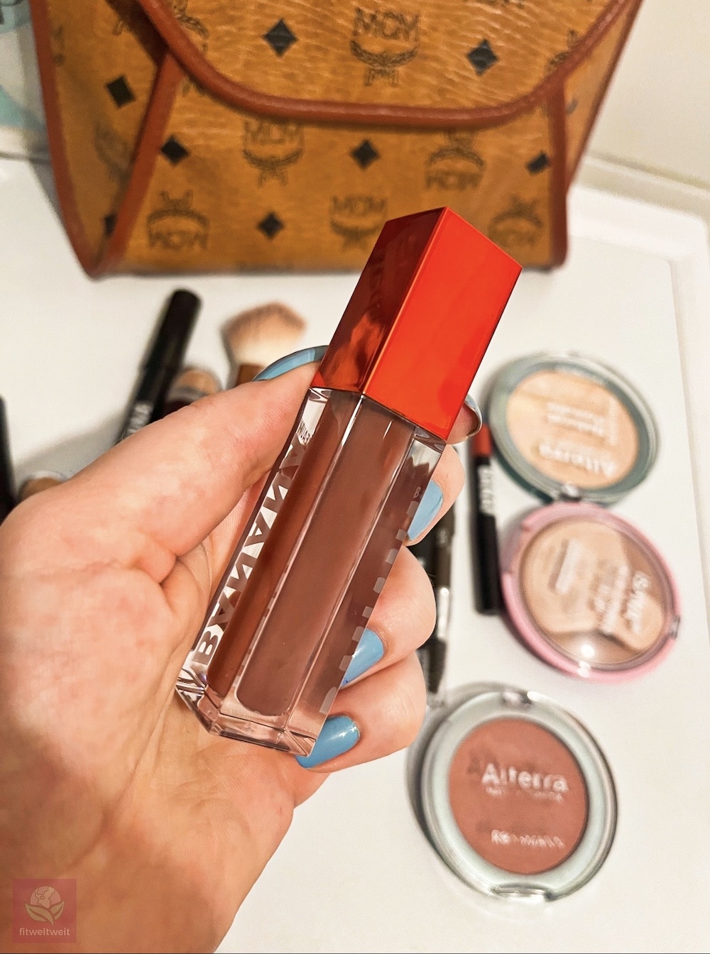 Nude FARBE Plumping Lip Gloil Banana Beauty Erfahrungen Nude FARBE Plumping Lip Gloil Banana Beauty Erfahrungen