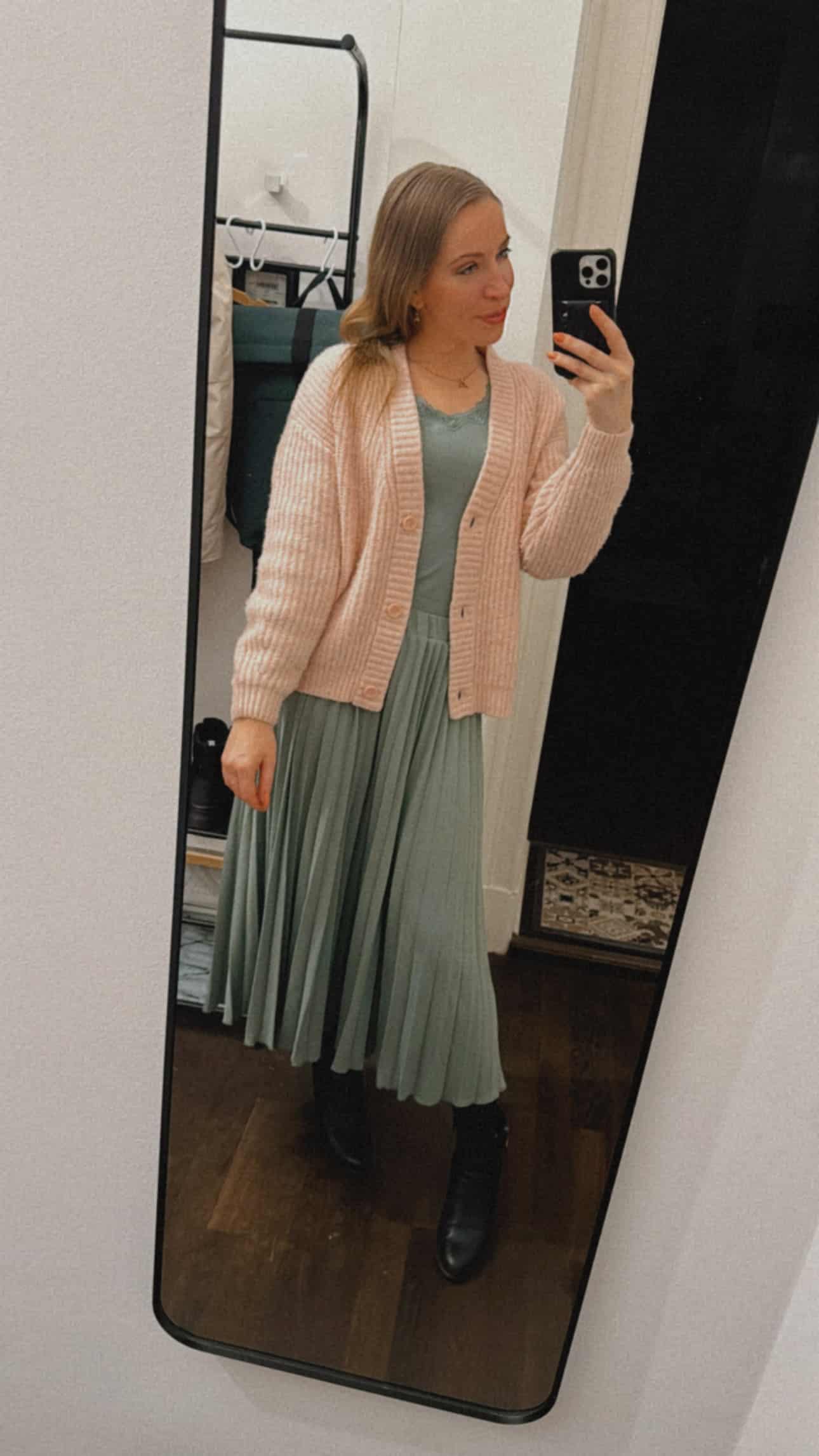 THE BECCI SKIRT The Margoot Cardigan Les Lunes Erfahrungen