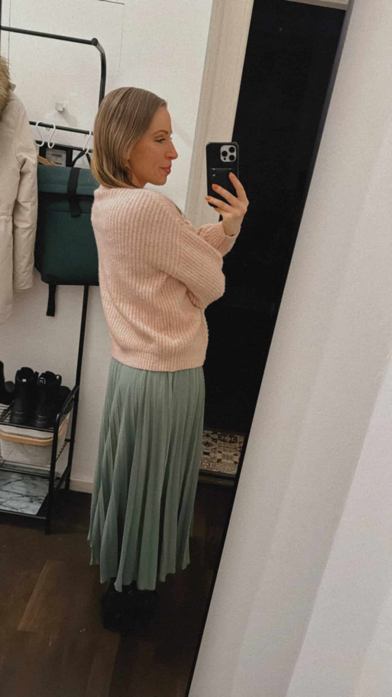 The MARGOOT CARDIGAN Les Lunes Erfahrungen rosa Strickjacke The Becci SKirt