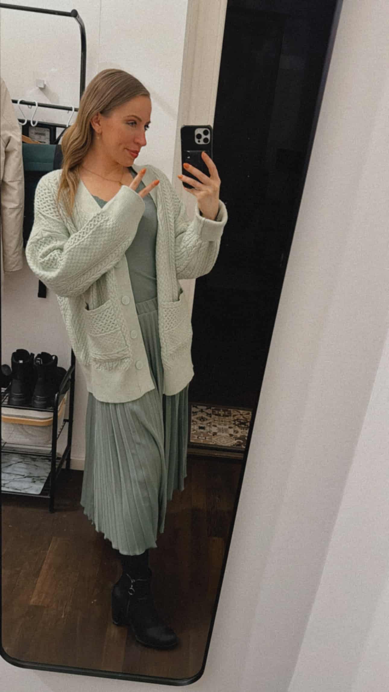 The ALEXIS Cardigan Les Lunes Erfahrungen Outfit Strickjacke