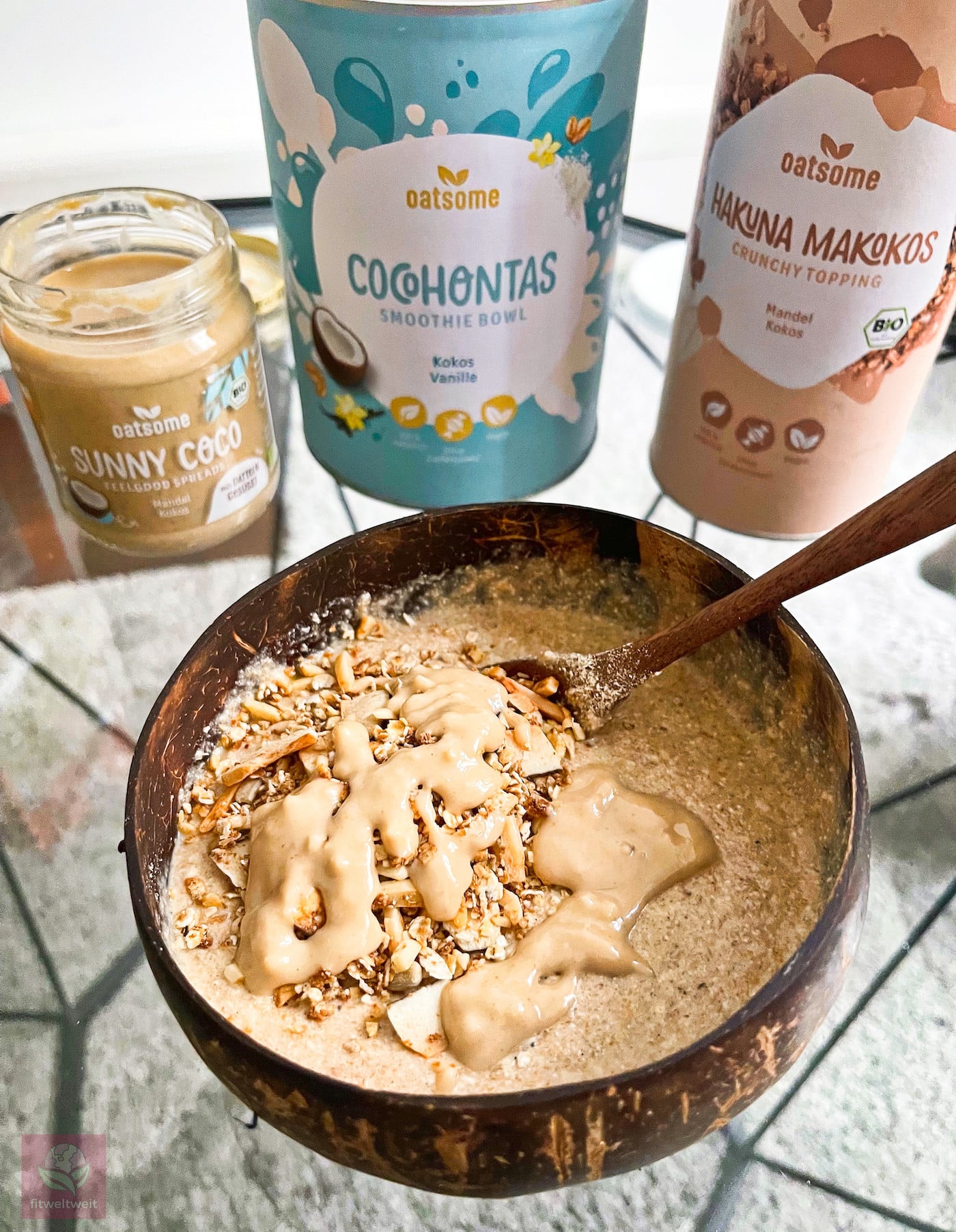 Sunny Coco OATSOME Erfahrungen Cocohontas Smoothie Bowl Hakuna Makokos Crunchy Topping Spread
