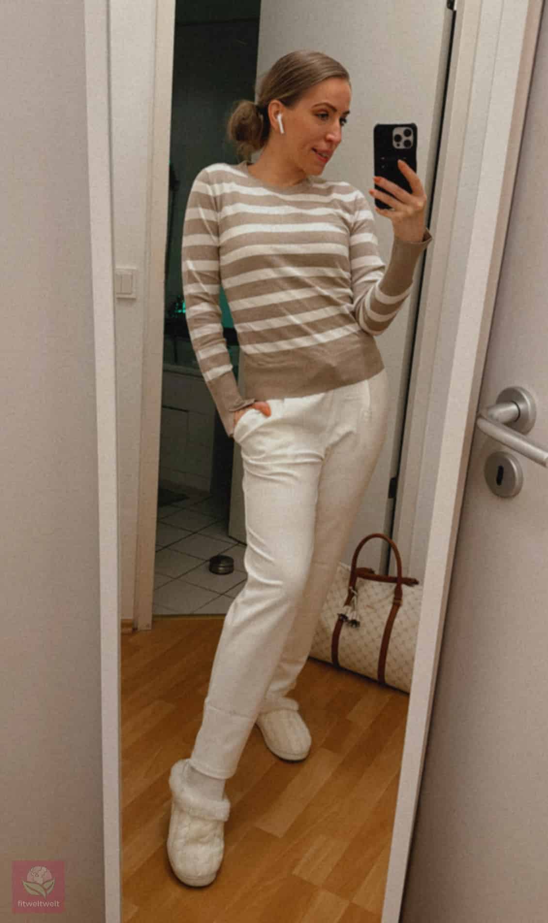 The Amy Pants und The Liia Sweater Erfahrungen Outfit Pullover draußen The Amy Pants und The Liia Sweater Erfahrungen Outfit Pullover draußen