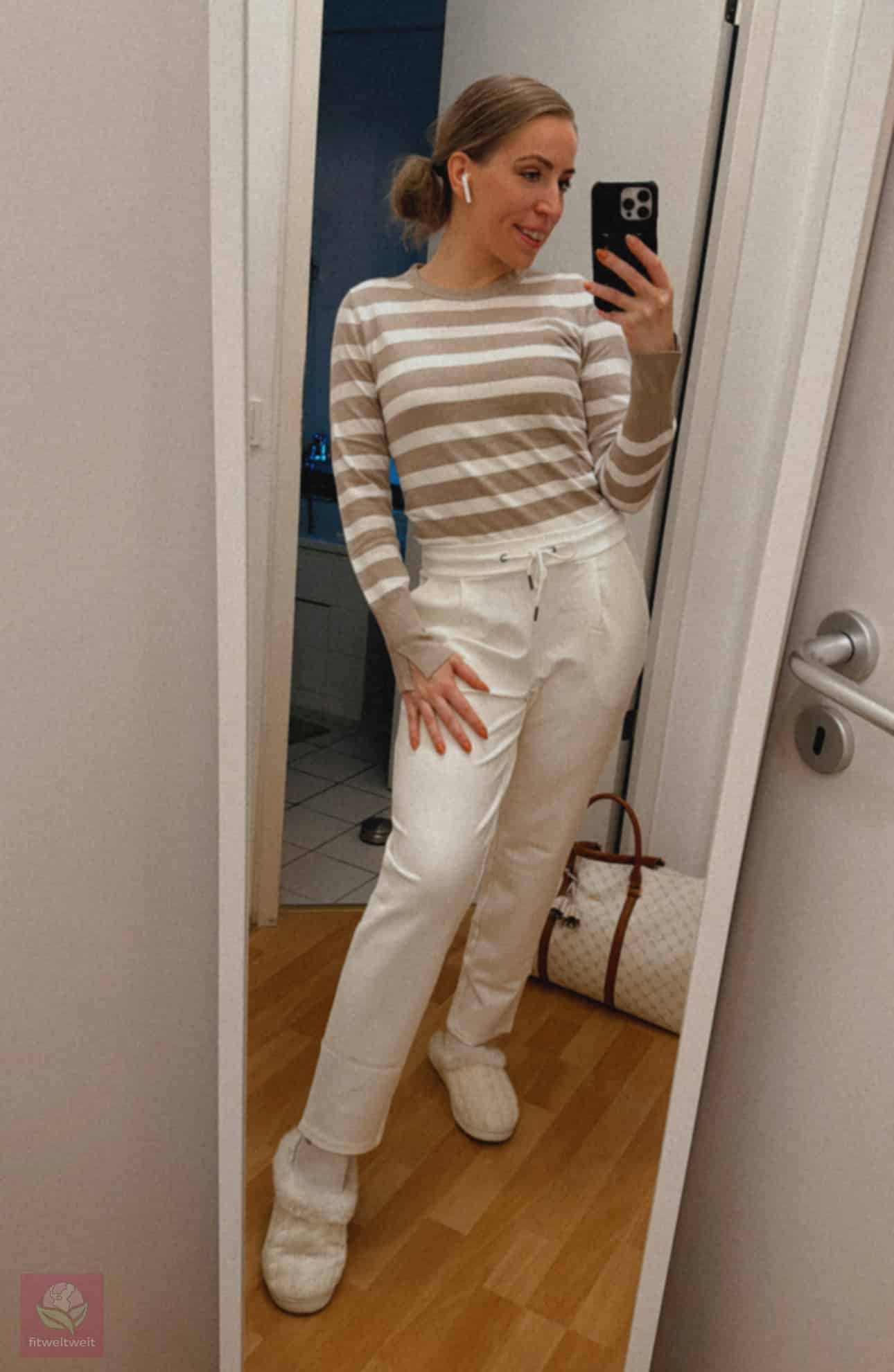 The Amy Pants und The Liia Sweater Erfahrungen Outfit Pullover reingesteckt The Amy Pants und The Liia Sweater Erfahrungen Outfit Pullover reingesteckt