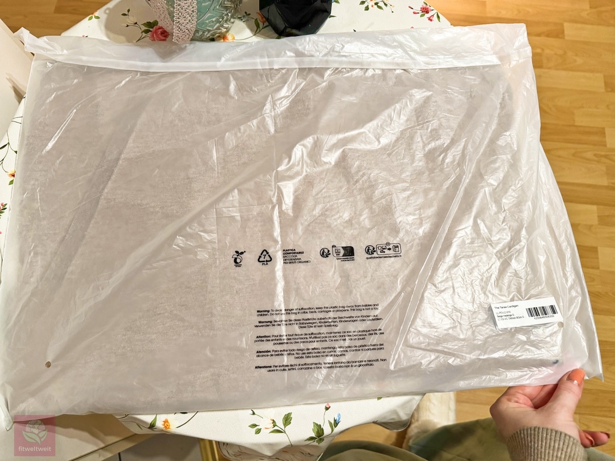 The LIIA Cardigan Les Lunes Erfahrungen Verpackung The LIIA Cardigan Les Lunes Erfahrungen Verpackung