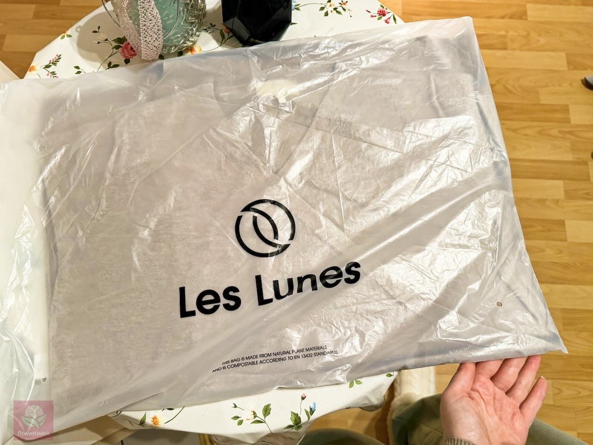 The LIIA Cardigan Les Lunes Erfahrungen Versand The LIIA Cardigan Les Lunes Erfahrungen Versand