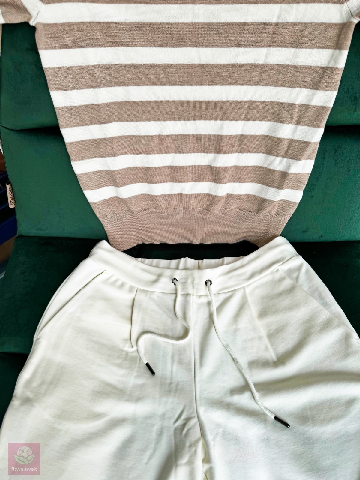 The Liia Sweater Stoff The Amyy Pants Les Lunes Erfahrungen The Liia Sweater Stoff The Amyy Pants Les Lunes Erfahrungen