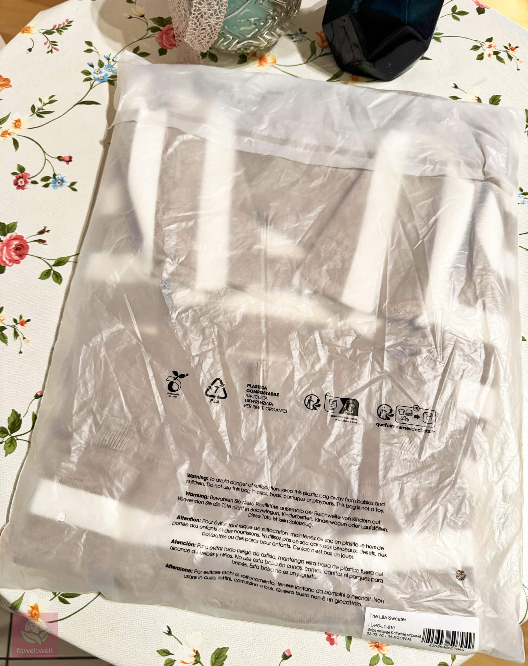 The Liia Sweater Verpackung Versandtasche The Liia Sweater Verpackung Versandtasche