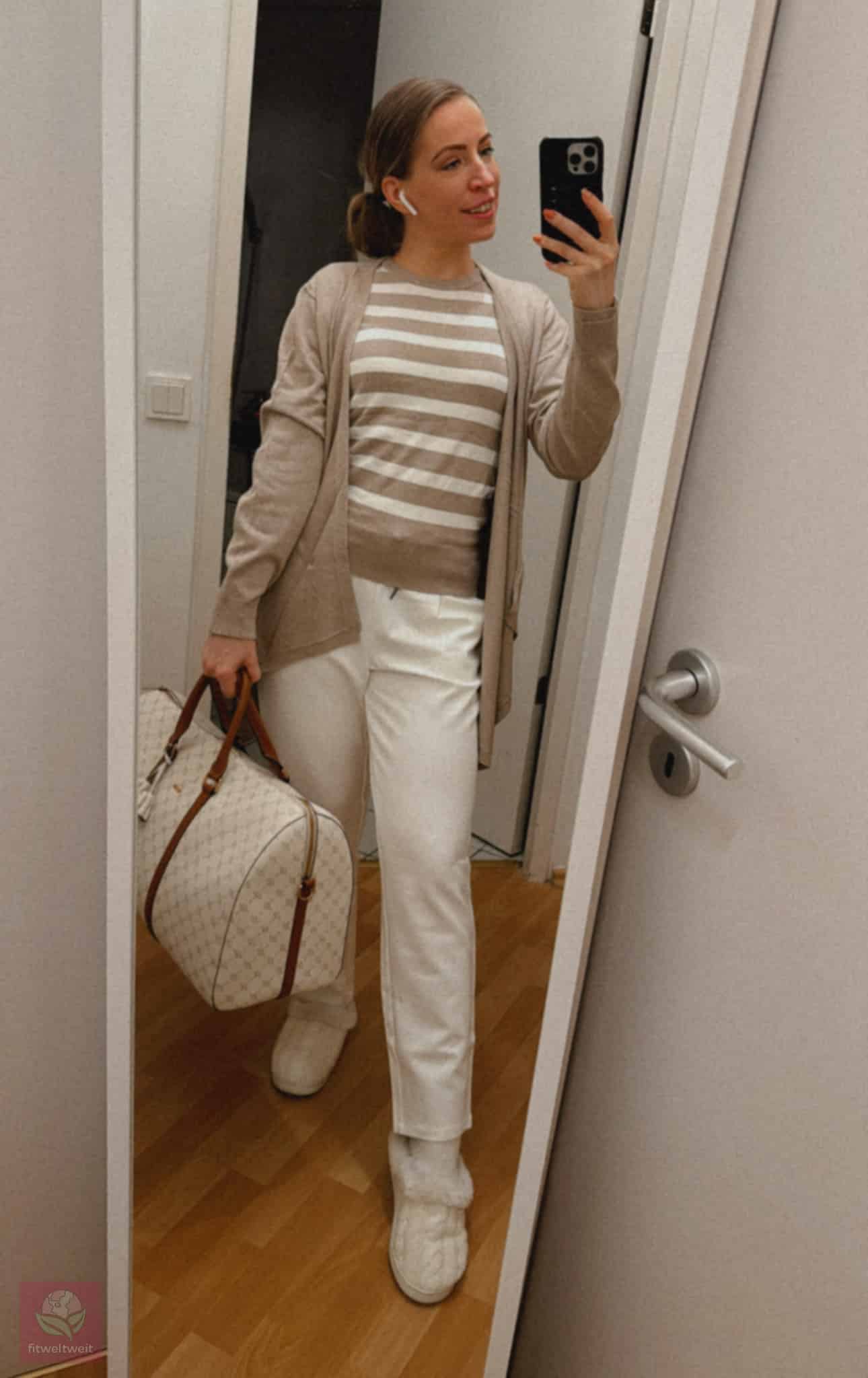 The Taara Cardigan The Liia Sweater The Amyy Pants Les Lunes Erfahrungen The Taara Cardigan The Liia Sweater The Amyy Pants Les Lunes Erfahrungen