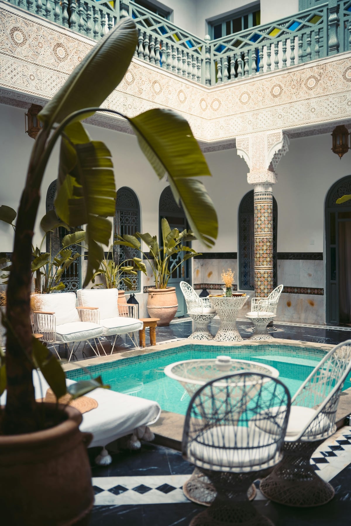Marokkanisches Hammam Entspannedes Wellness Spa mit Pool und Palmen Marokkanisches Hammam Entspannedes Wellness Spa mit Pool und Palmen